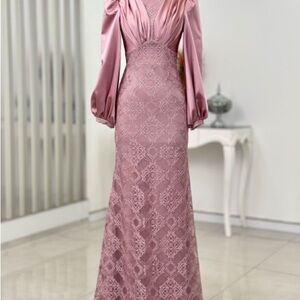 Elegant Pink Lace Evening Gown